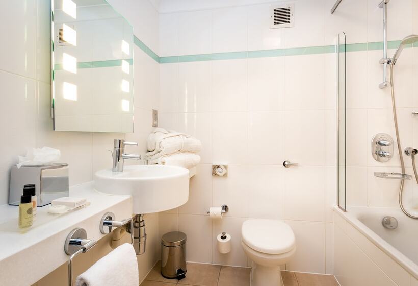 Номер Superior Кровать Кинг, The Park Royal Hotel & Spa