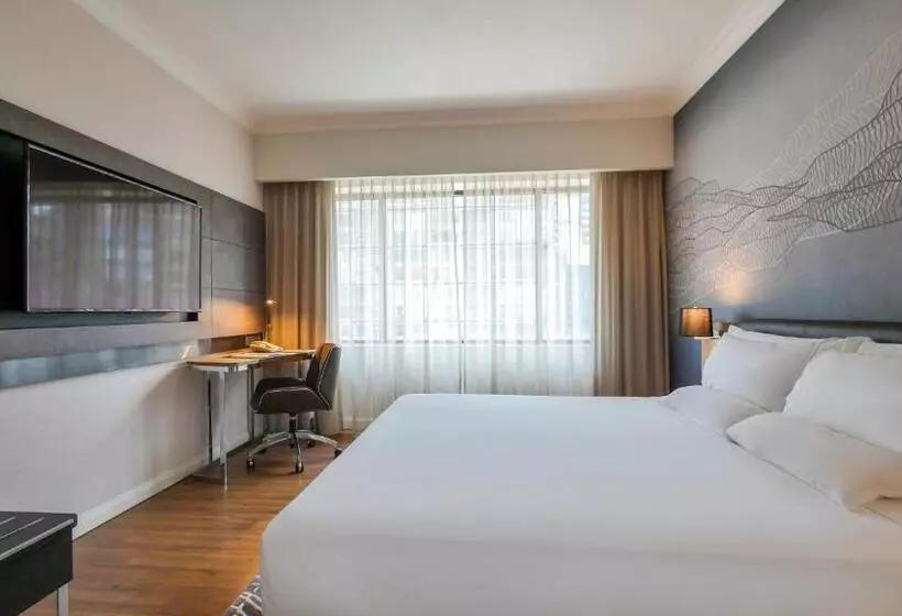 キングサイズベッドのジュニアスイート, Novotel Kuala Lumpur City Centre