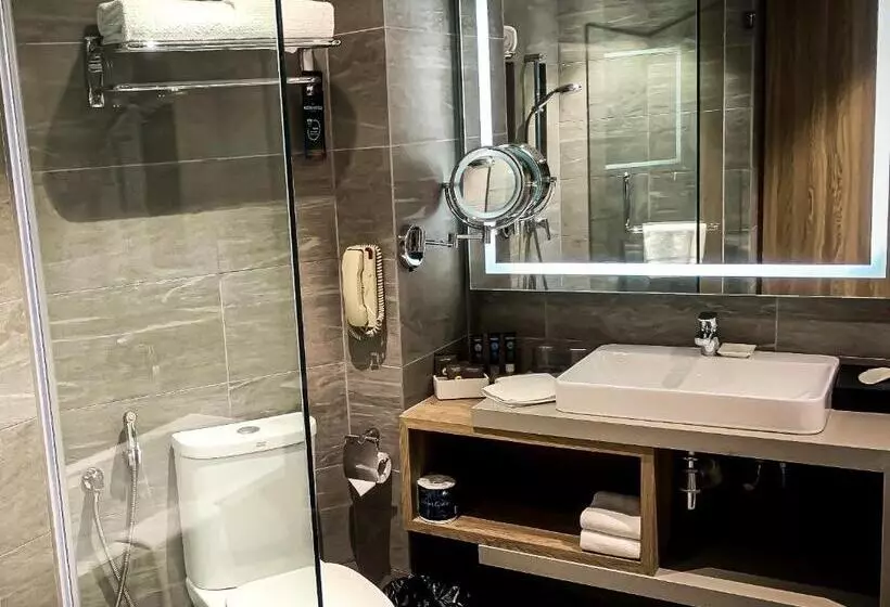キングサイズベッドのジュニアスイート, Novotel Kuala Lumpur City Centre