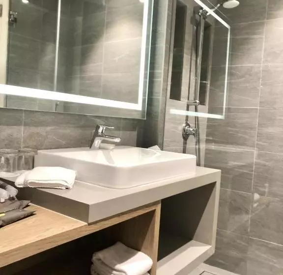 キングサイズベッドのデラックスルーム, Novotel Kuala Lumpur City Centre
