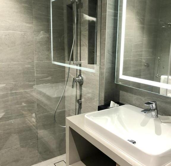 اتاق اجرایی با تخت بزرگ, Novotel Kuala Lumpur City Centre