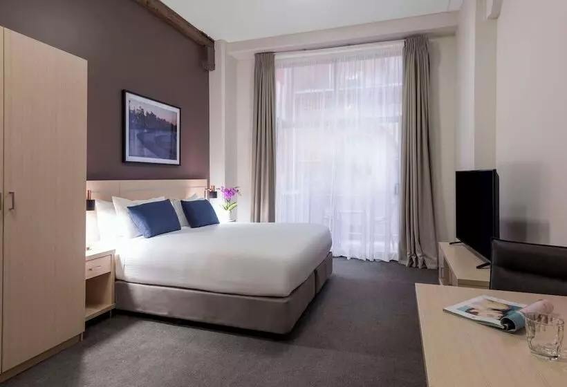 استودیوی استاندارد, Oaks Sydney Goldsbrough Suites