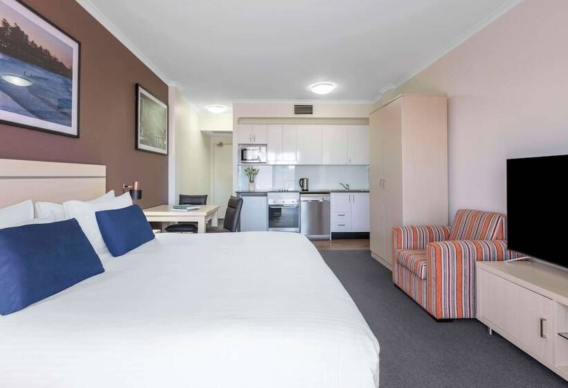 스탠다드 스튜디오, Oaks Sydney Goldsbrough Suites