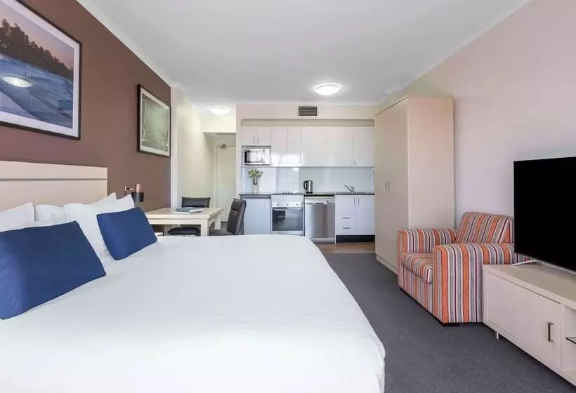 استودیوی استاندارد, Oaks Sydney Goldsbrough Suites