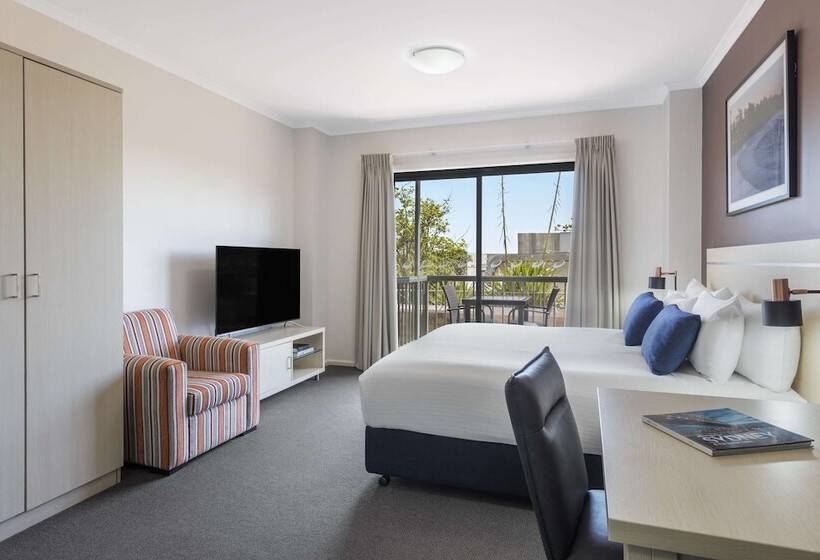 스탠다드 스튜디오, Oaks Sydney Goldsbrough Suites