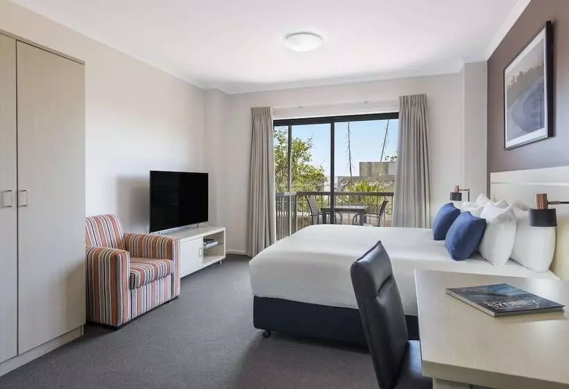 استودیوی استاندارد, Oaks Sydney Goldsbrough Suites