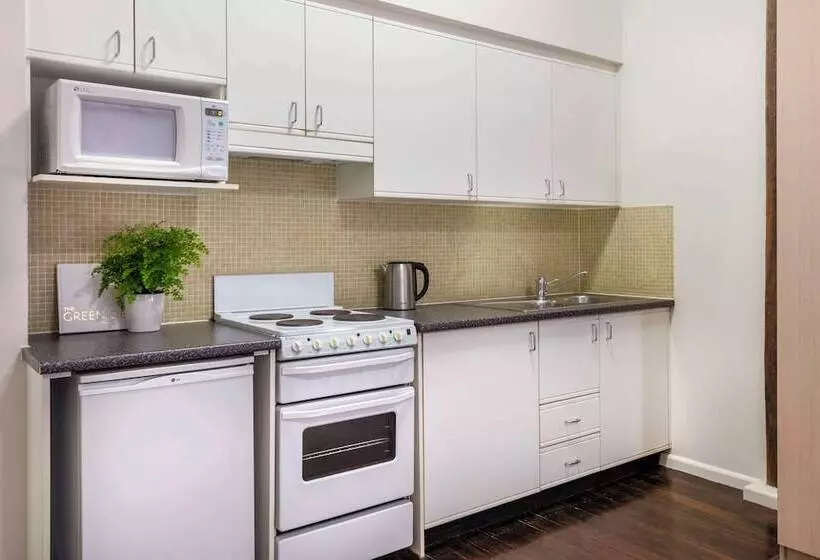 استودیوی استاندارد, Oaks Sydney Goldsbrough Suites