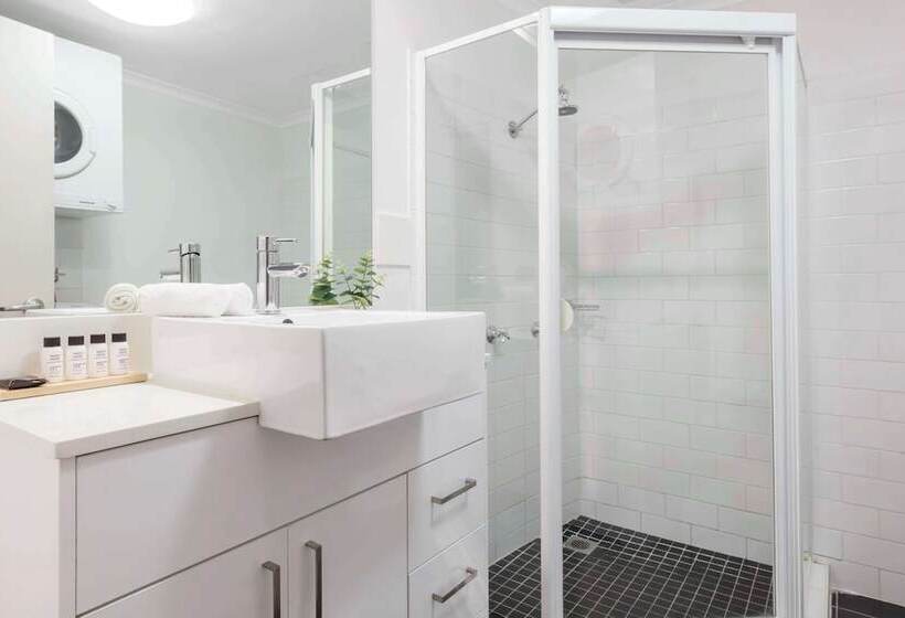 스탠다드 스튜디오, Oaks Sydney Goldsbrough Suites