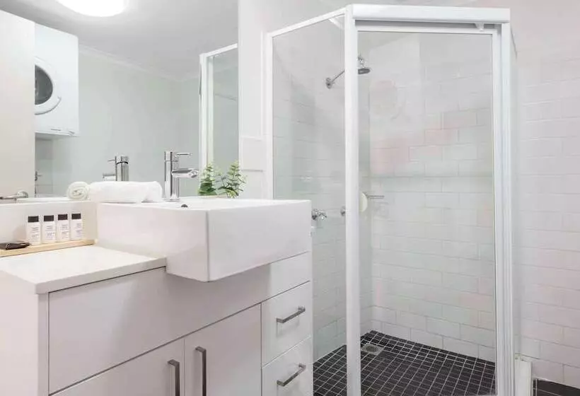 استودیوی استاندارد, Oaks Sydney Goldsbrough Suites