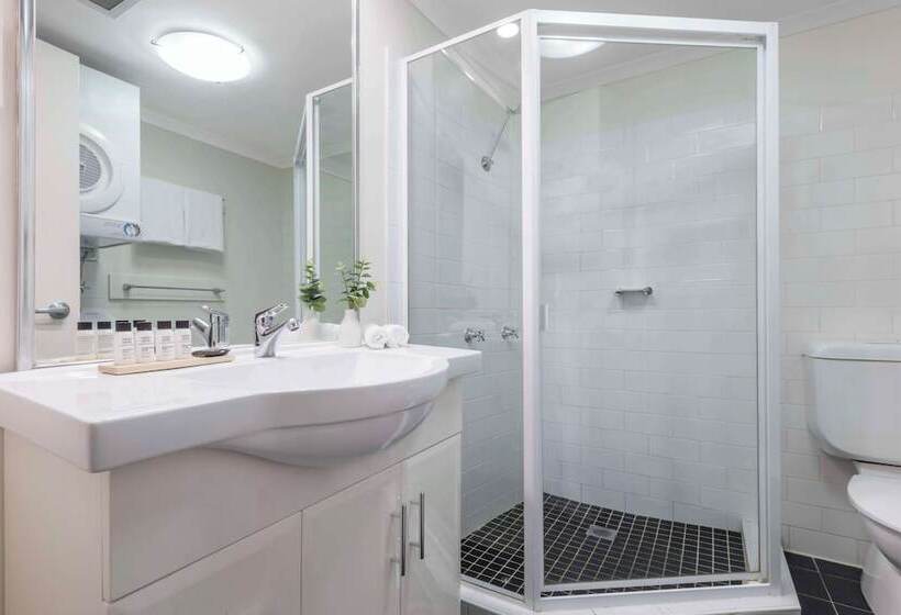 스탠다드 스튜디오, Oaks Sydney Goldsbrough Suites