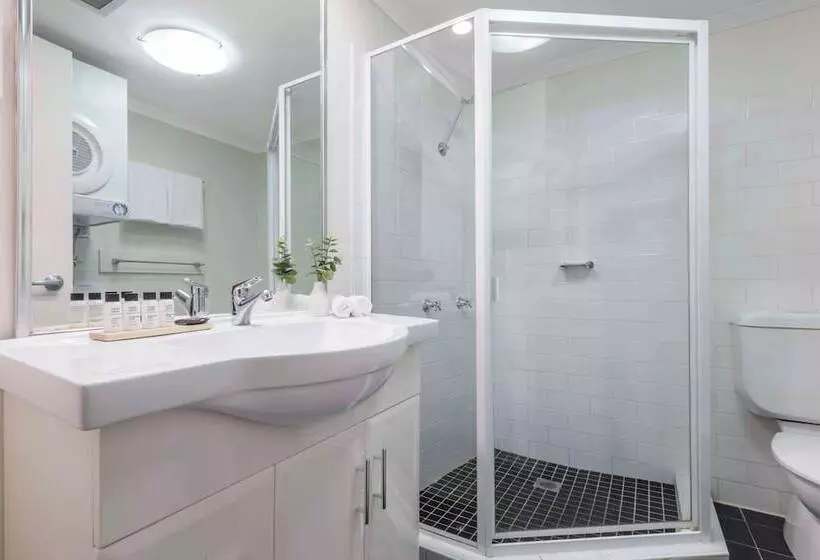 استودیوی استاندارد, Oaks Sydney Goldsbrough Suites