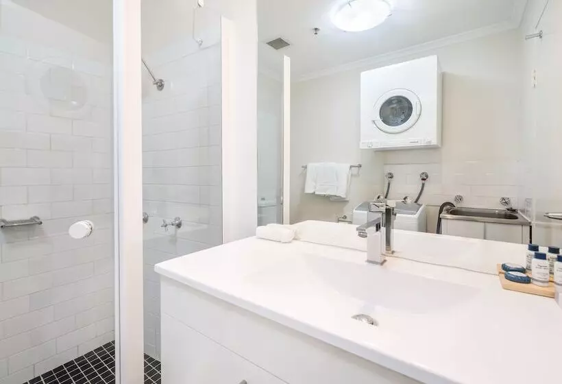 استودیوی استاندارد, Oaks Sydney Goldsbrough Suites