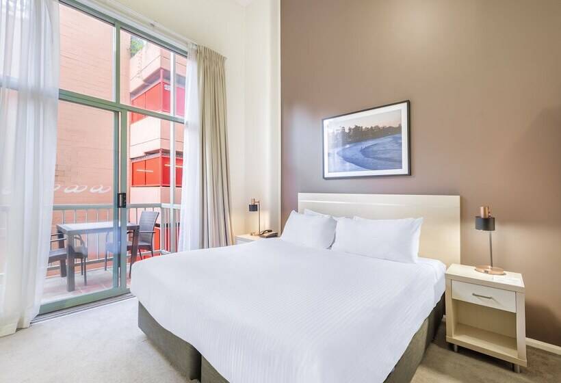 스탠다드 스튜디오, Oaks Sydney Goldsbrough Suites