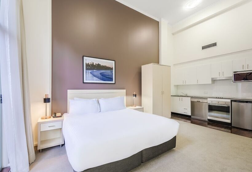 스탠다드 스튜디오, Oaks Sydney Goldsbrough Suites