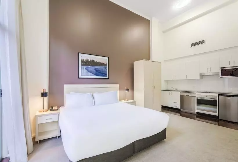 استودیوی استاندارد, Oaks Sydney Goldsbrough Suites
