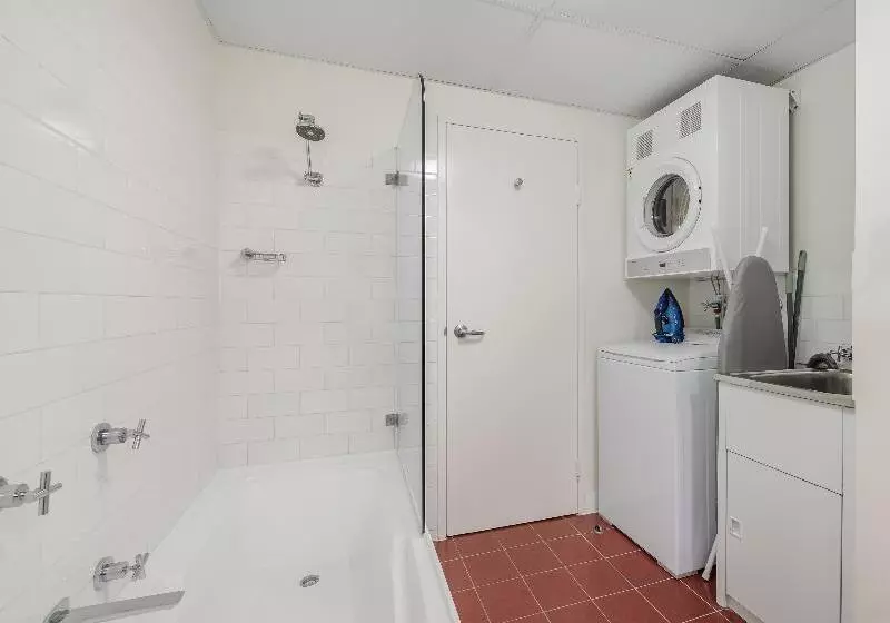 1 Bedroom Apartment City View, Oaks Sydney Goldsbrough Suites