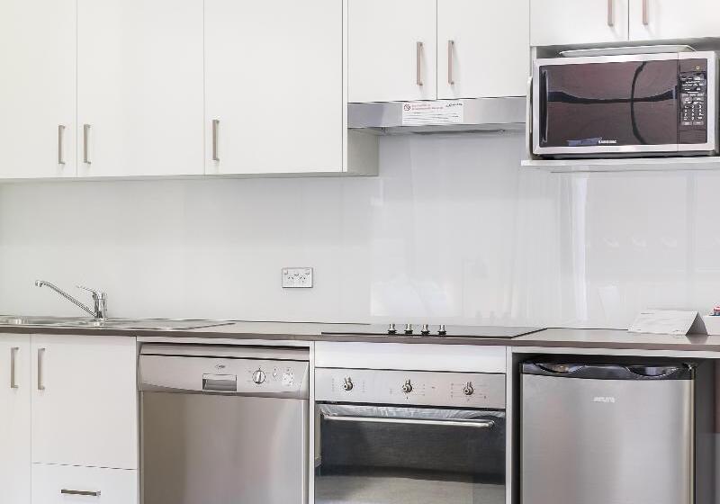 스탠다드 스튜디오, Oaks Sydney Goldsbrough Suites