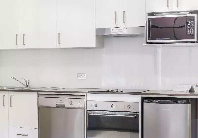 استودیوی استاندارد, Oaks Sydney Goldsbrough Suites