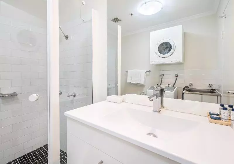 استودیوی استاندارد, Oaks Sydney Goldsbrough Suites