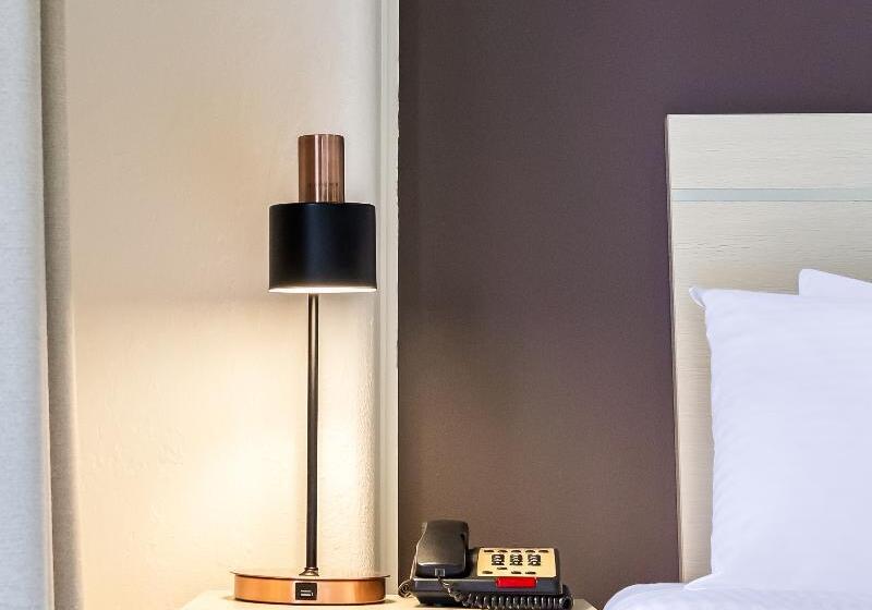 스탠다드 스튜디오, Oaks Sydney Goldsbrough Suites