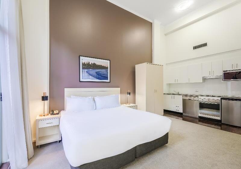 스탠다드 스튜디오, Oaks Sydney Goldsbrough Suites