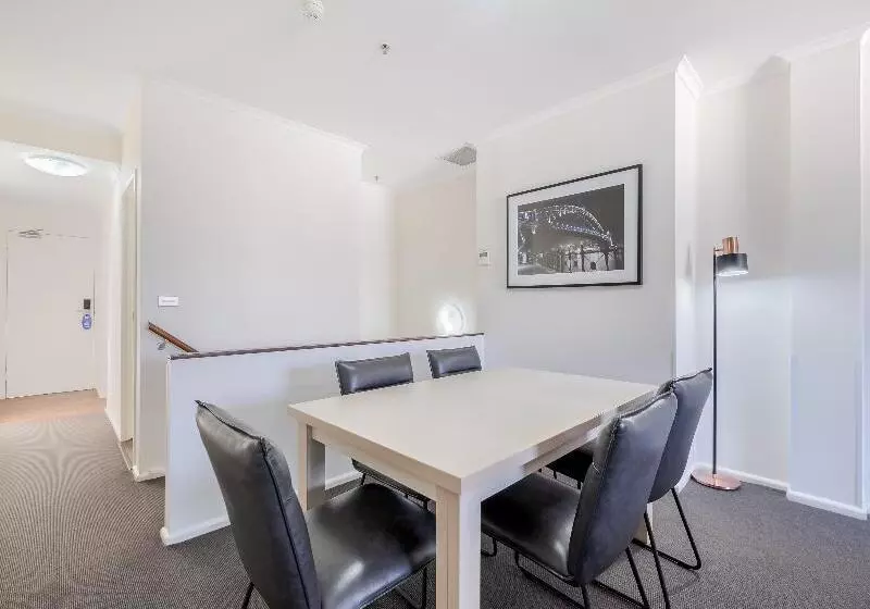 آپارتمان مدیریتی 2 خوابه, Oaks Sydney Goldsbrough Suites