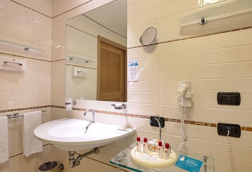 Полулюкс, Active Hotel Paradiso