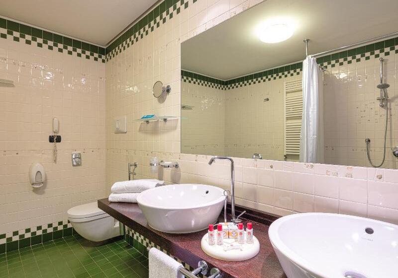 Полулюкс, Active Hotel Paradiso