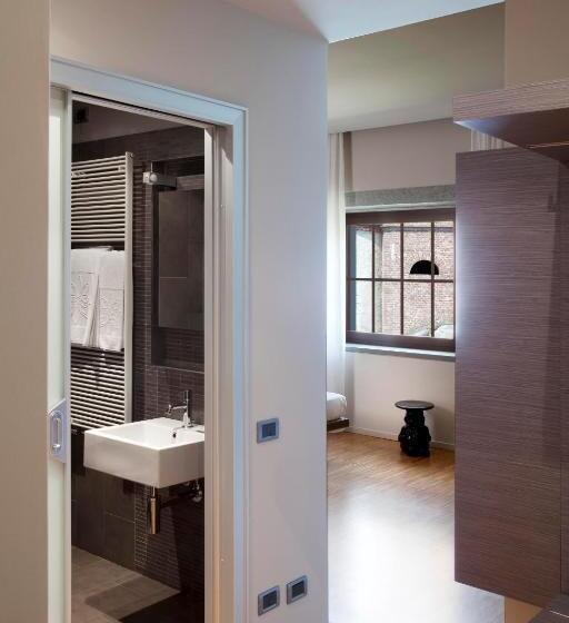 غرفة ديلوكس, Alter