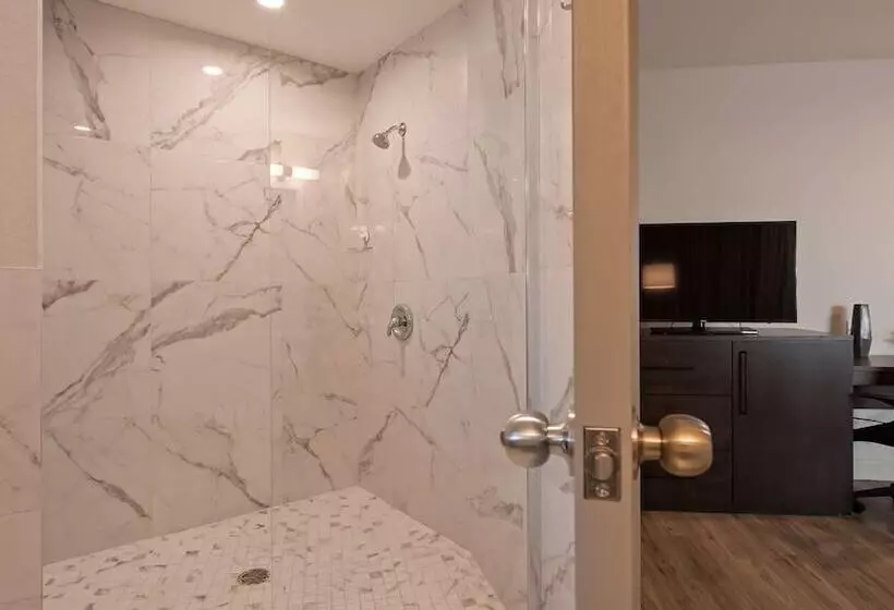 ファミリールーム, Best Western Plus Montreal East
