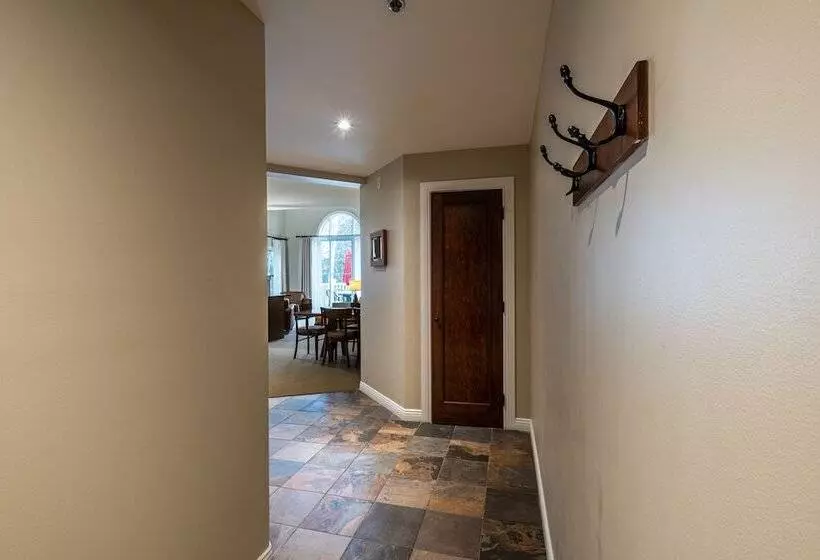 3 Bedroom Suite, Chateau Beauvallon