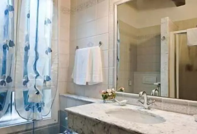 اتاق استاندارد سه نفره, Corte Estense