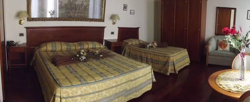 اتاق استاندارد سه نفره, Corte Estense