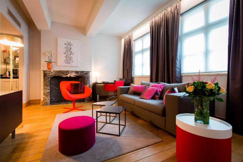 带大床的套房, Ghent Marriott