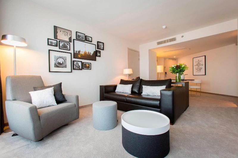 带大床的套房, Ghent Marriott