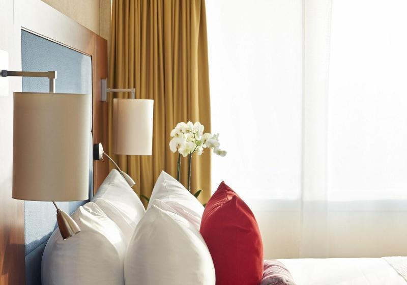 带大床的行政房间, Ghent Marriott