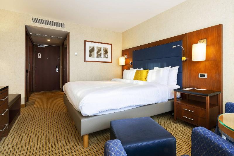 带大床的行政房间, Ghent Marriott