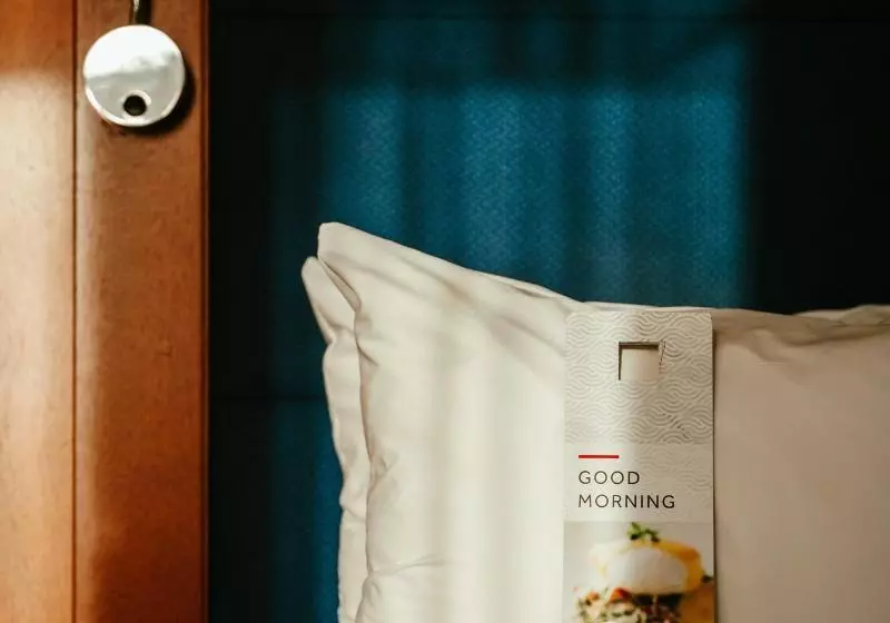 اتاق اجرایی با تخت بزرگ, Ghent Marriott