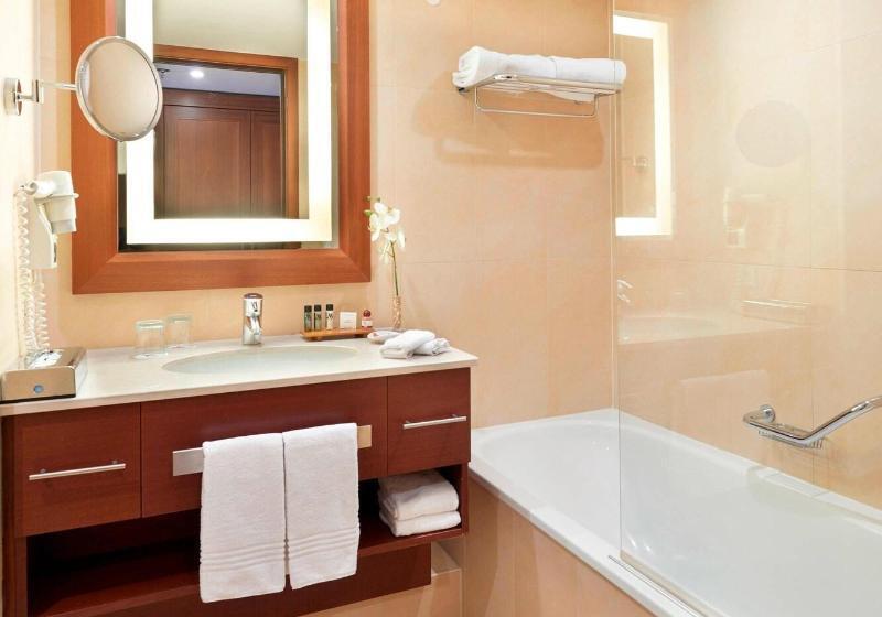 带大床的行政房间, Ghent Marriott