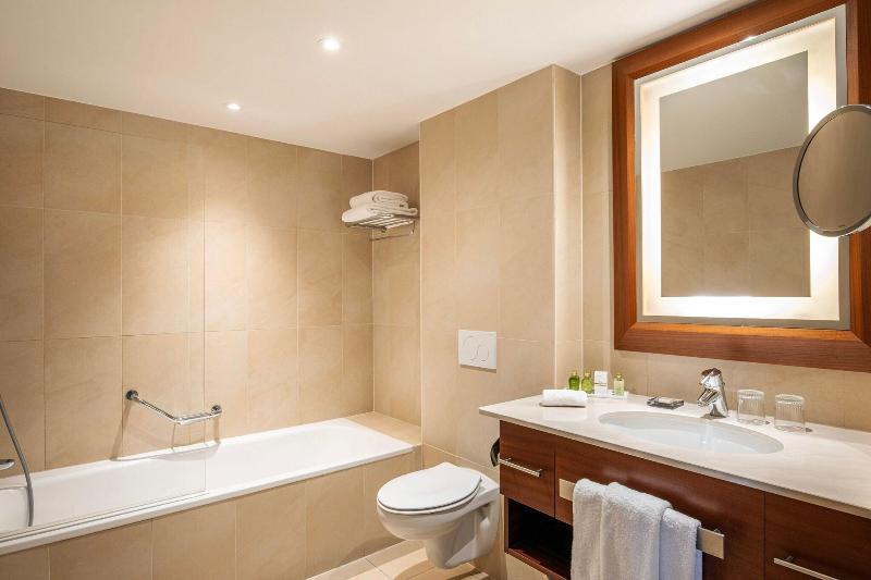 带大床的行政房间, Ghent Marriott