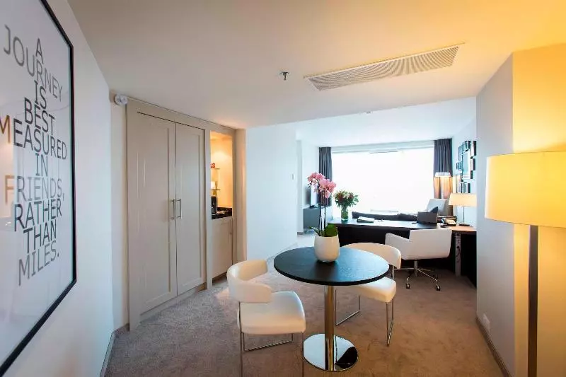 سوئیت با تخت بزرگ, Ghent Marriott