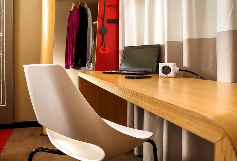 Quarto Estandar, Ibis Swansea