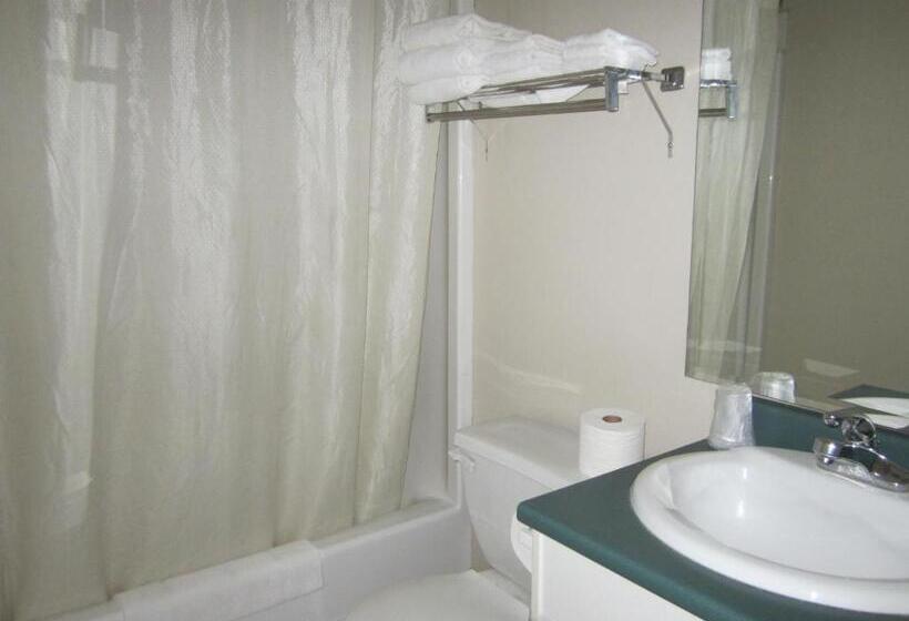 스탠다드 룸, Travelodge By Wyndham Merritt