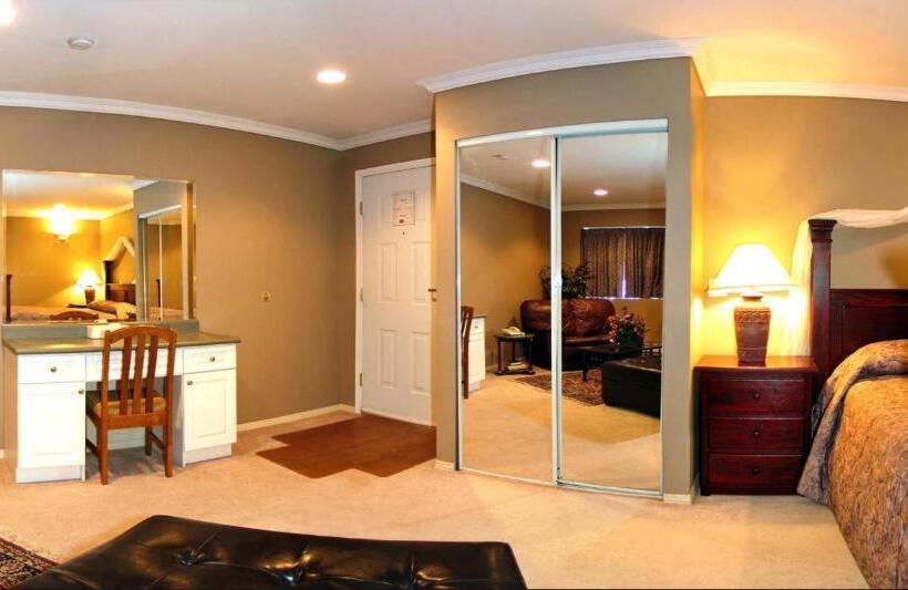 스탠다드 룸 킹사이즈 침대, Travelodge By Wyndham Merritt