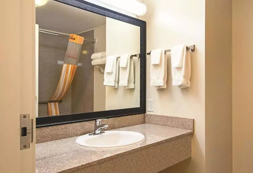 اتاق استاندارد با تخت دوبل, La Quinta Inn By Wyndham Vancouver Airport