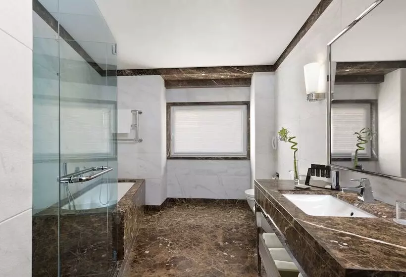 سوییت جونیور, Meliá Genova