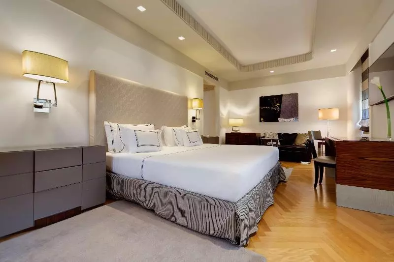 سوییت جونیور, Meliá Genova