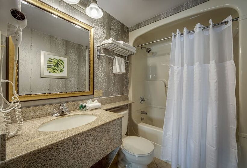 جناح, Monte Carlo Inn Vaughan Suites