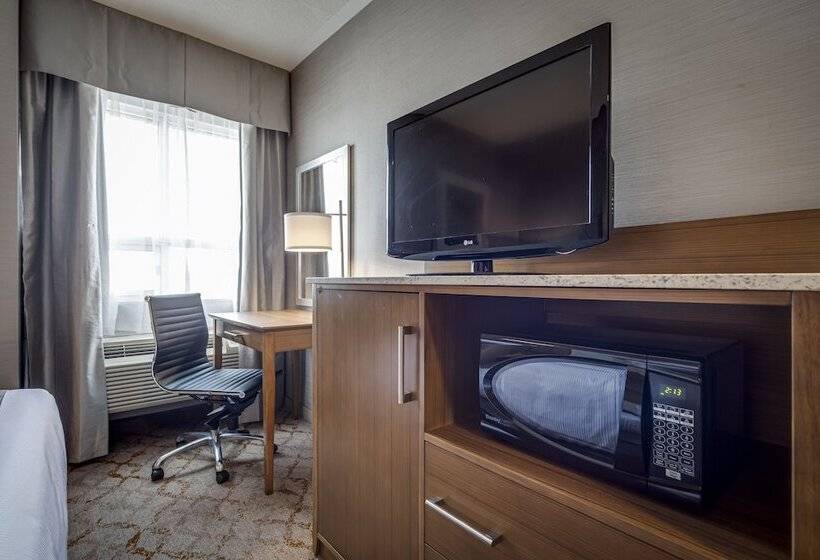 جناح, Monte Carlo Inn Vaughan Suites