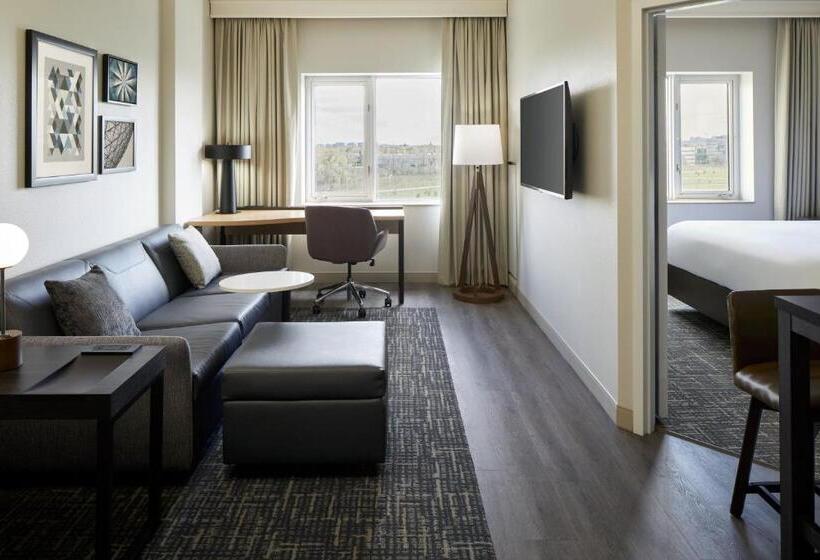 带大床的套房, Residence Inn By Marriott Montreal Airport